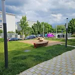 Live-Inn Prague Hotel-Style 5 Apartments, 20 Mins To Centre, Gym, Reception, Free Parking, Lift, Roof Terrace & Game Room