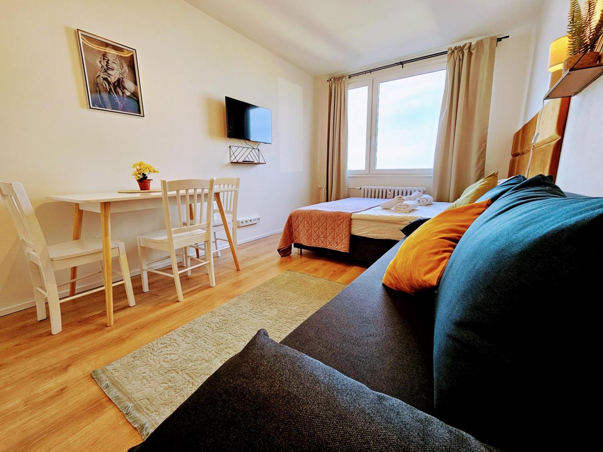 Lejlighed Live-inn Hotel-style 5 Apartments, 20 Mins To Centre, Gym, Reception, Free Parking, Lift, Roof Terrace & Game Prag