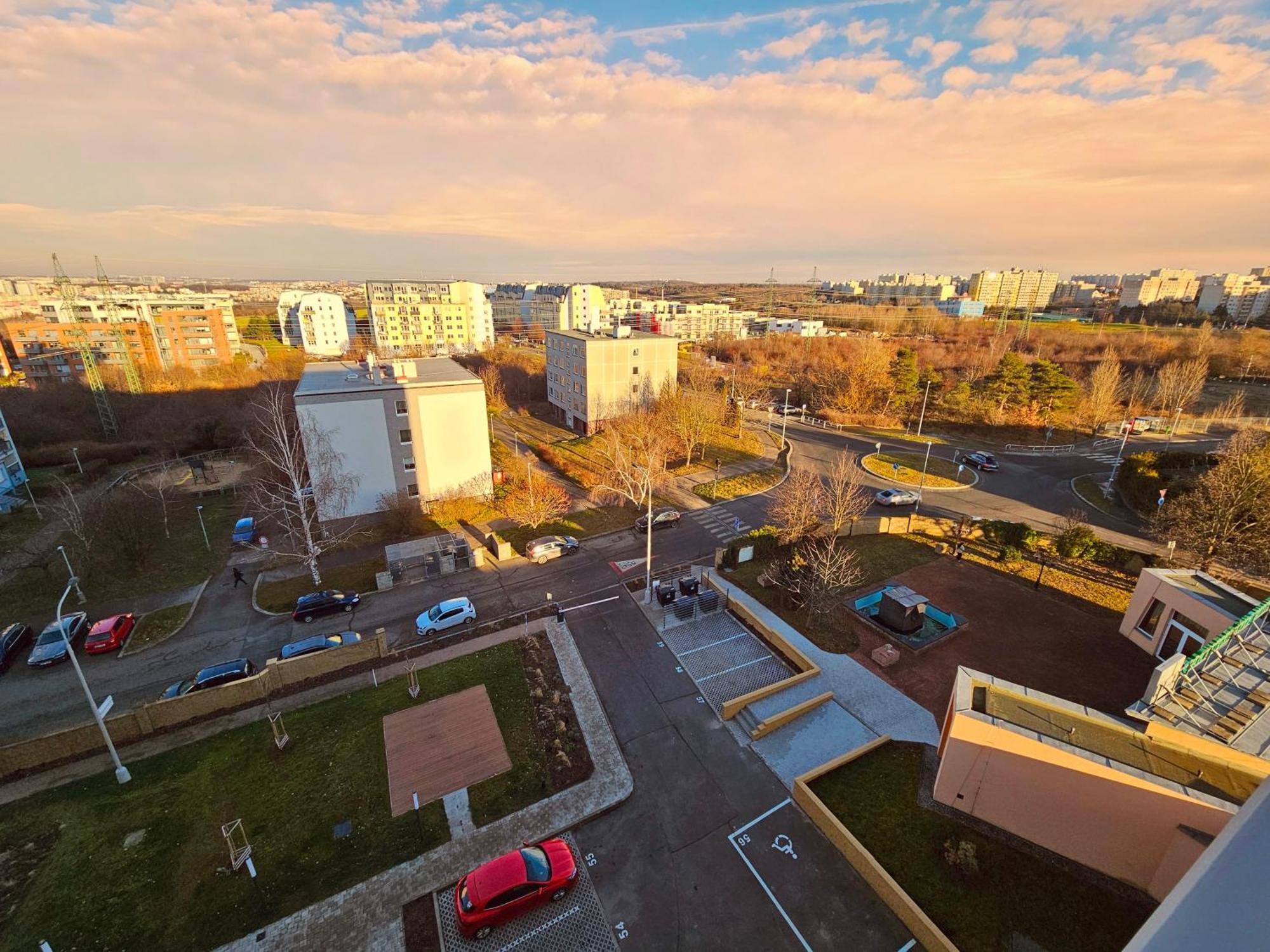 Lejlighed Live-inn Hotel-style 5 Apartments, 20 Mins To Centre, Gym, Reception, Free Parking, Lift, Roof Terrace & Game *